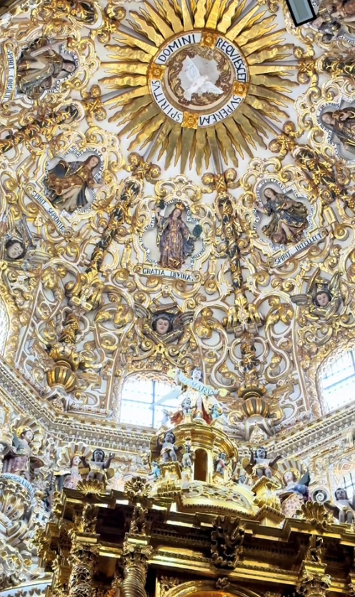 Iglesia de Santo Domingo en Puebla forrada con pan de oro de 24 kilates