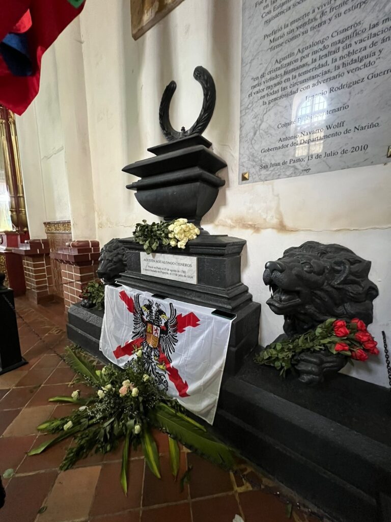 Homenaje en la Tumba de Agualongo en el II centenario de la "Navidad Negra".